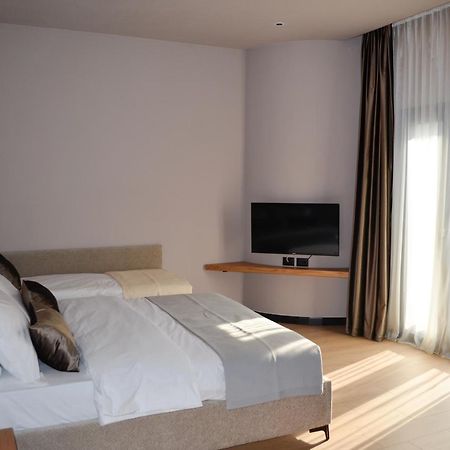 N'Peze Hotel Ljaknasi Esterno foto