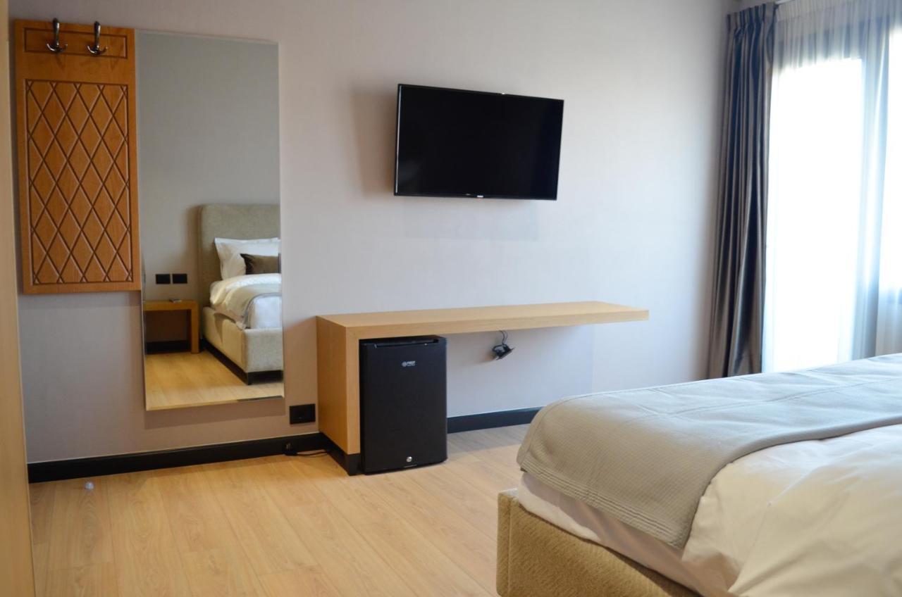 N'Peze Hotel Ljaknasi Esterno foto