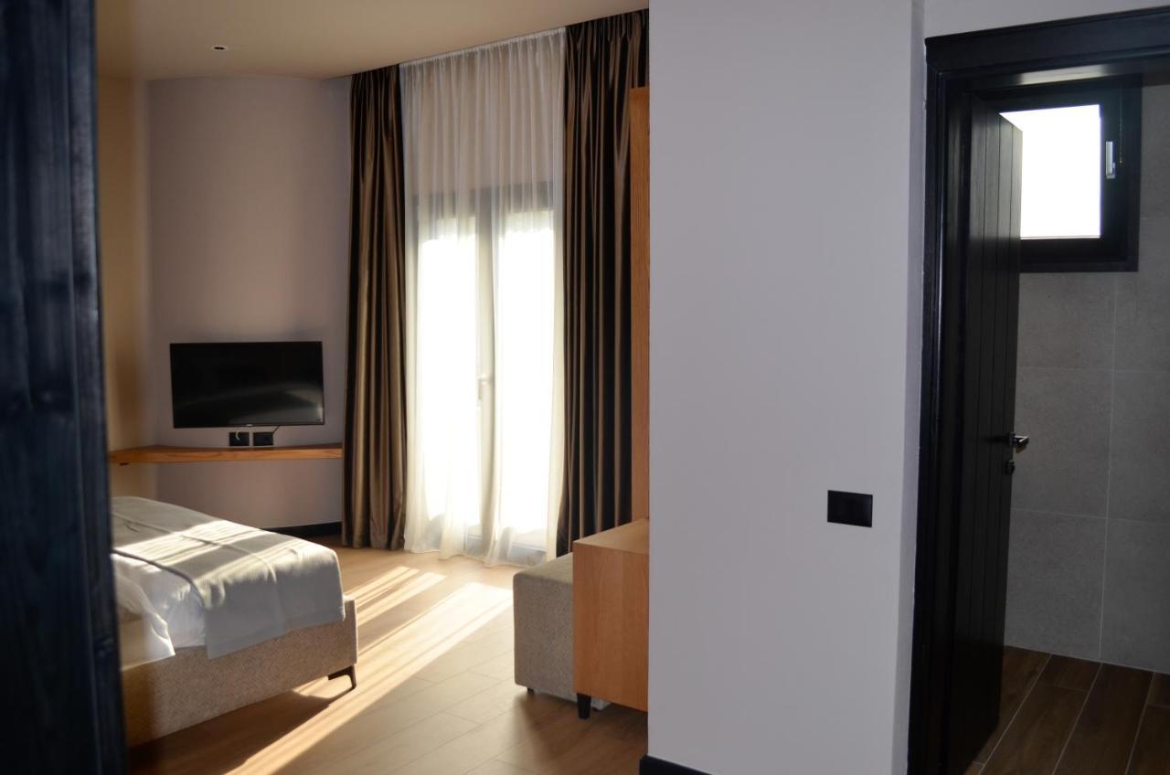 N'Peze Hotel Ljaknasi Esterno foto