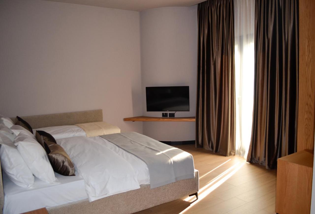 N'Peze Hotel Ljaknasi Esterno foto